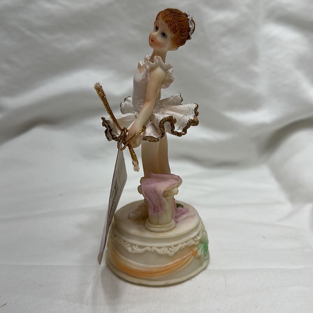 Ballerina statue - Picture 2 of 5